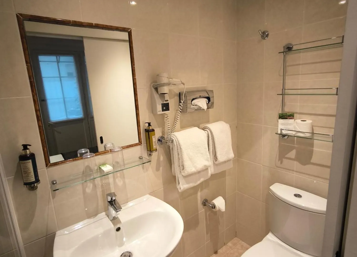 Acacias Etoile Hotel 3*