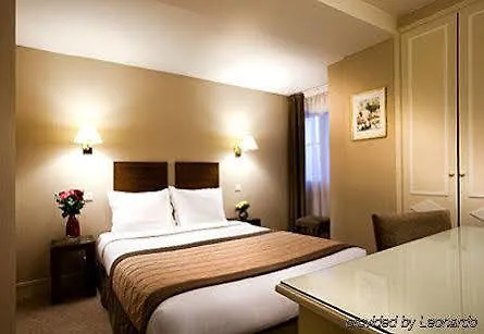 أكاسيا إتوال 3* باريس